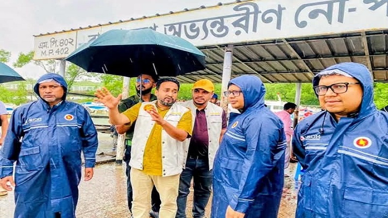 বৈরী আবহাওয়ায় মহেশখালী-কক্সবাজার নৌপথে সি-ট্রাক চলাচল বন্ধ